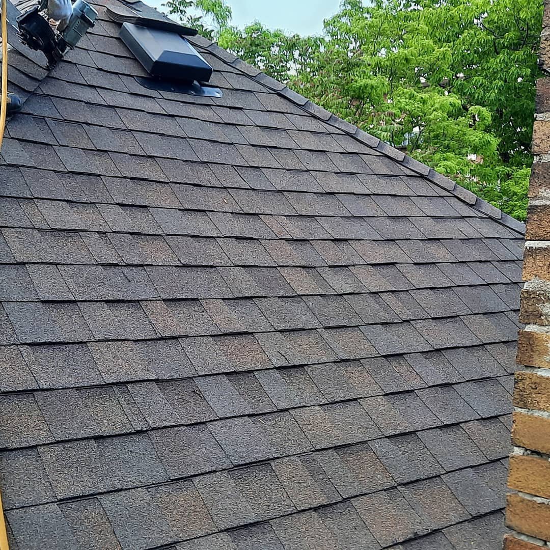 Roofing contractor Toronto — professional crew on a roof in Toronto